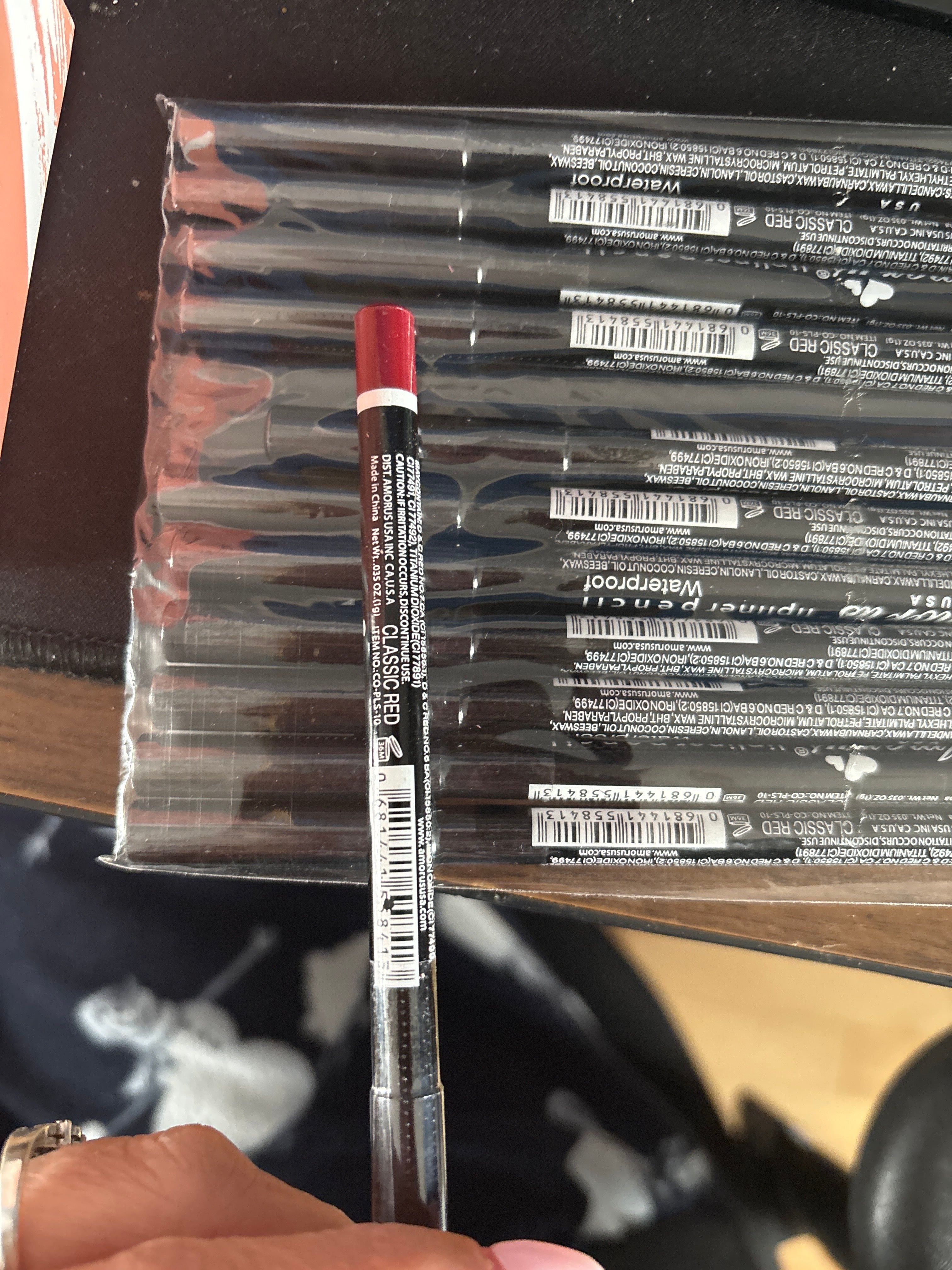 Crayon à lèvres Classic Red - Finition mate et longue tenue